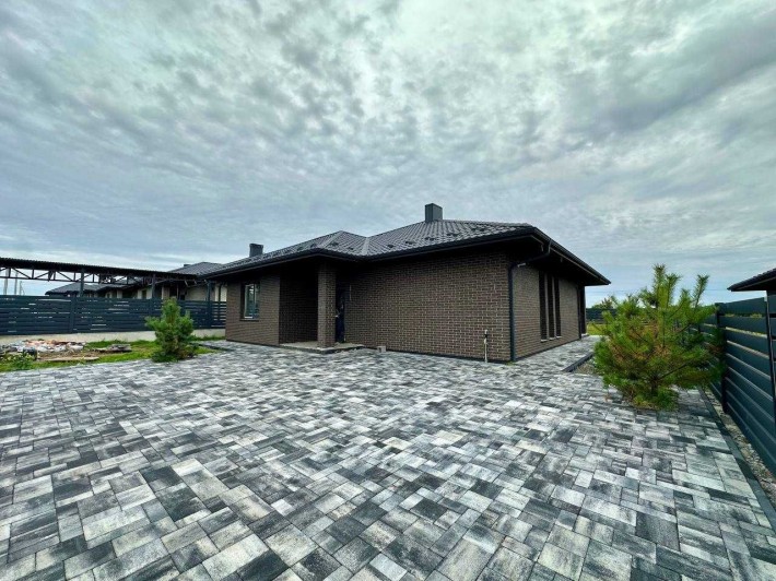 Продам сучасний будинок на ділянці 7 сот - фото 1