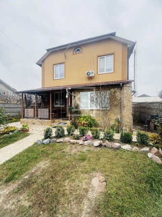 Двоповерховий будинок у центрі Ірпеня, готовий до заселення - фото 1