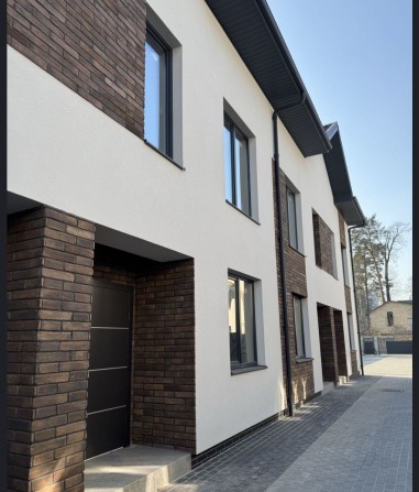 Таун в центрі міста з ГАЗОВИМ опаленням, ВСІ комунікації центральні! - фото 1