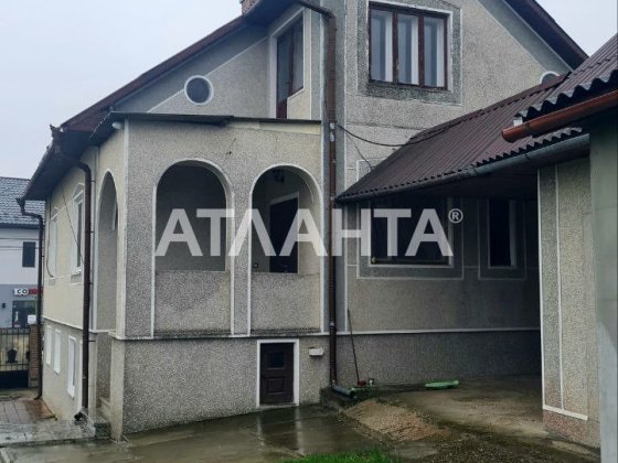 Двоповерховий будинок на Рощі Черновцы