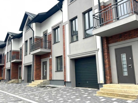 Елітний таунхауз в топ-локації із закритою приватною територією Черновцы