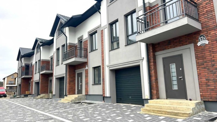 Елітний таунхауз в топ-локації із закритою приватною територією - фото 1