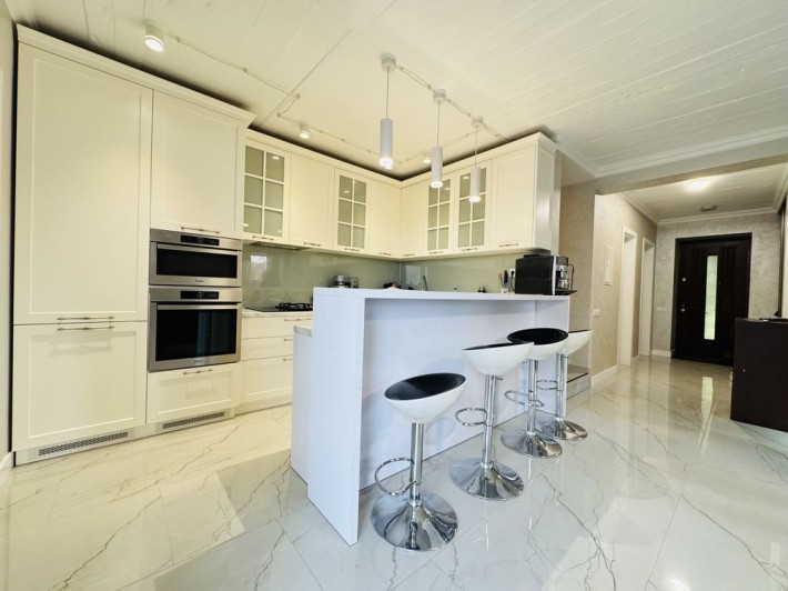 Котедж з Євроремонтом, Гаражем та задній Дворик -  Мальованка - фото 1