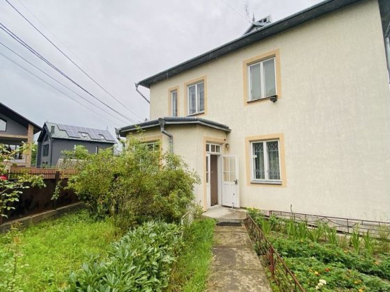 Продаж будинку із приватизованою зем. ділянкою в центрі міста Черновцы