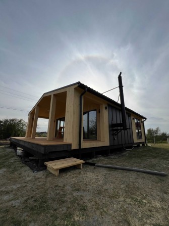 Каркасний будинок 52 м2 з терасою. Фундамент та меблі під ключ - фото 1