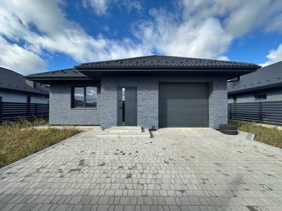 Продам американку з гаражем на ділянці 5 сот Рівне