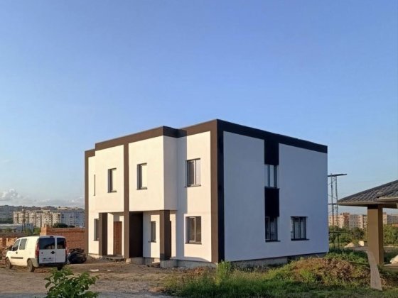 Котедж в місті за супер ціною Ровно