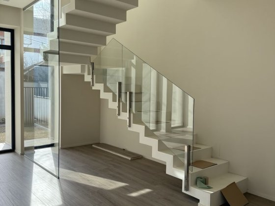 Продається новий сучасний двоповерховий будинок у центрі міста. Ужгород