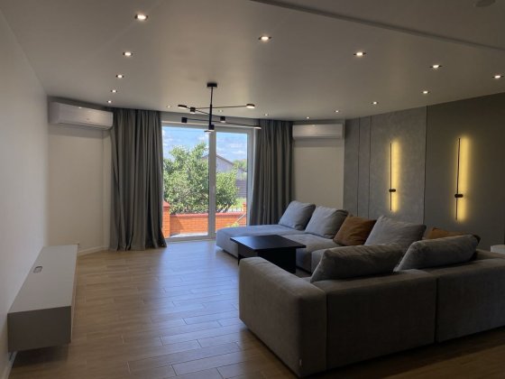 Будинок з сучасним ремонтом Черкаси