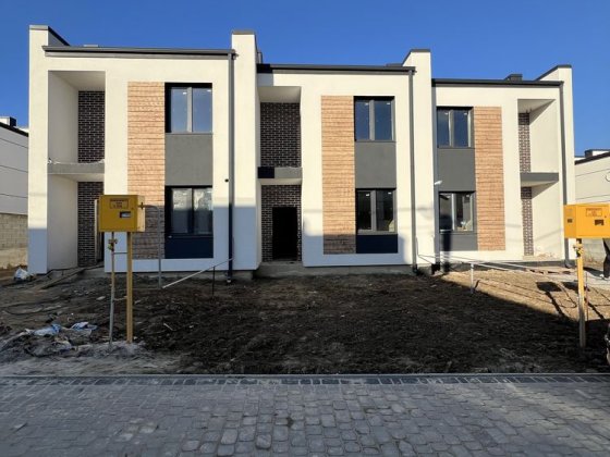 Продаж котеджа з газом та підключеними міськими комунікаціями Ровно