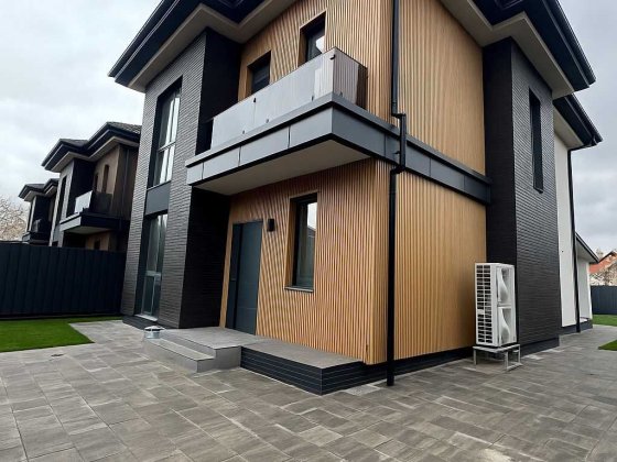 Продаж будинку поряд з метро Осокорки Київ