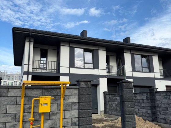 Продаж котеджу навпроти Екватору, міські комунікації Рівне