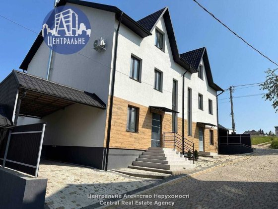 Якісної побудови будинок (дуплекс). Чернівці