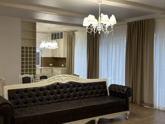 Окремий будинок в мальовничій місцевості Рівне