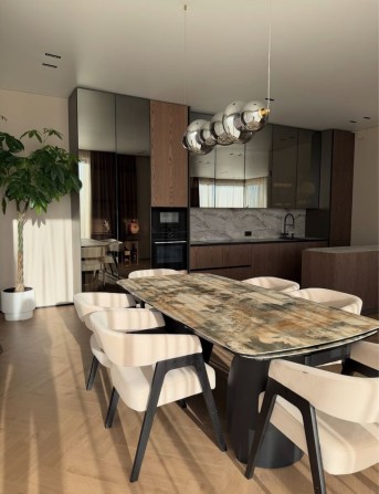 Продаж сучасного будинку з дизайнерським ремонтом - фото 1