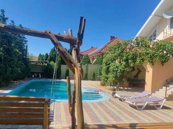 Продам житловий будинок для великої сімї в тихому  районі міста Ужгород