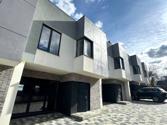 Продам таунхаус з великою терасою і неймовірним краєвидом Черновцы