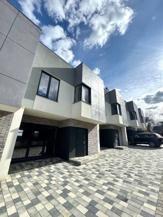 Продам таунхаус з великою терасою і неймовірним краєвидом - фото 1