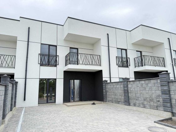 Котедж На Щасливому! Опалення! Підключені мережі! Ровно