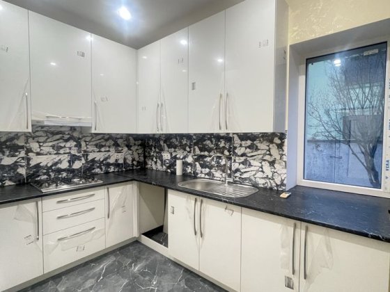 Свіженька пропозиція серед будинків. Ровно