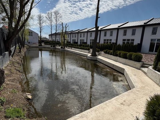 ВЕЛИКИЙ Таунхаус на Осокорках! Своє озеро і великий двір Київ