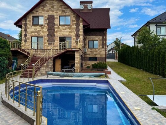 Продається розкішний будинок на вул.Спортивній Черновцы