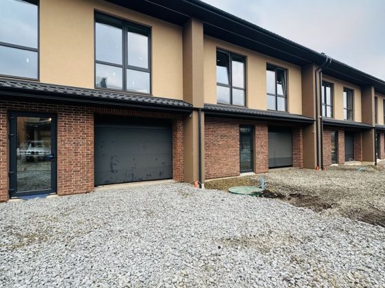 Зданий Таунхаус Є Оселя Чернівці