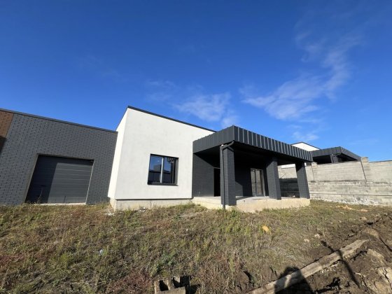 Продам будинок з гаражем та міськими мережами + газ р-н Ювілейний Рівне