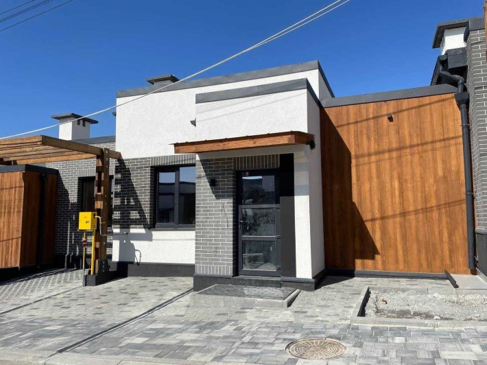 Кутовий одноповерховий котедж у котеджному містечку «Друзі» - фото 1