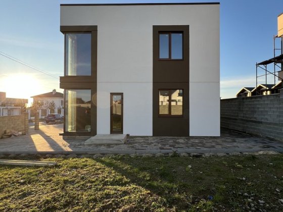 Продам класний будинкок у стилі хай-тек!! Ровно