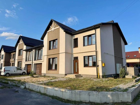 Продаж котеджу в ТОП Локації Ровно