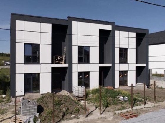 Продам кутовий 2-поверховий котедж/таунхаус з міськими комунікаціями Ровно