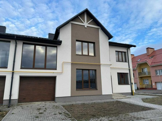 Продам класний котедж з гаражем! Район автовокзалу! Ровно