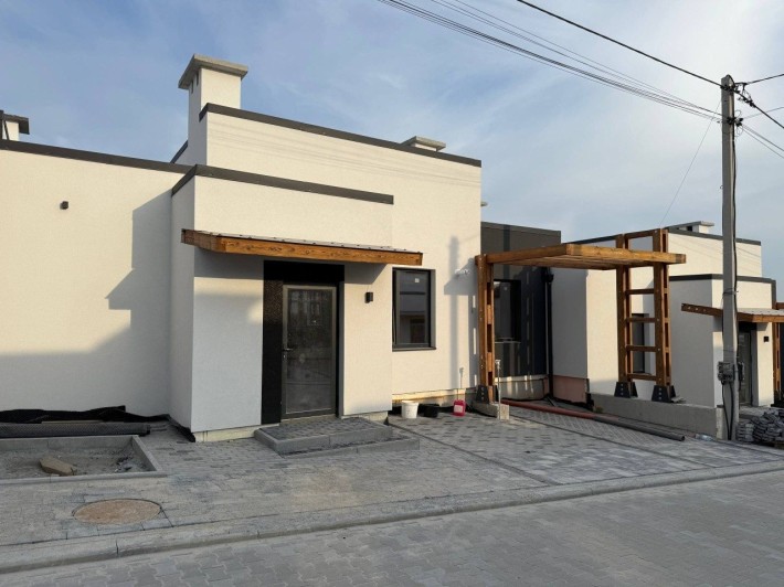 Продаж кутового котеджу у Рівному - фото 1