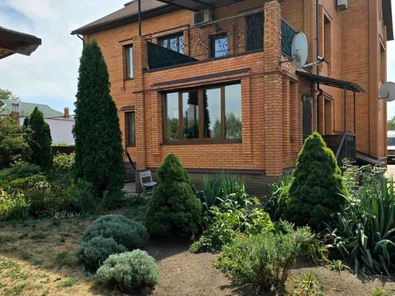 Продам капитальный дом  в Обуховке, рядом река, сосновый лес. Днепр