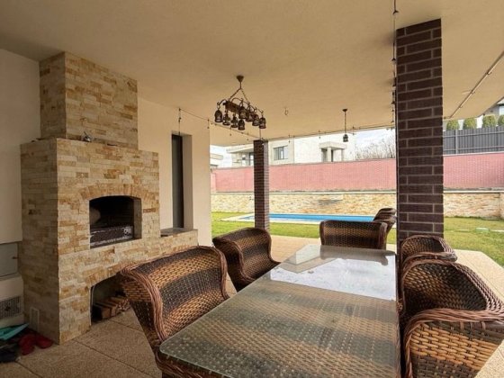 Продаж будинку з басейном та видом Ужгород