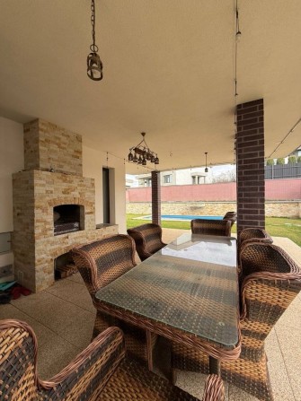 Продаж будинку з басейном та видом - фото 1