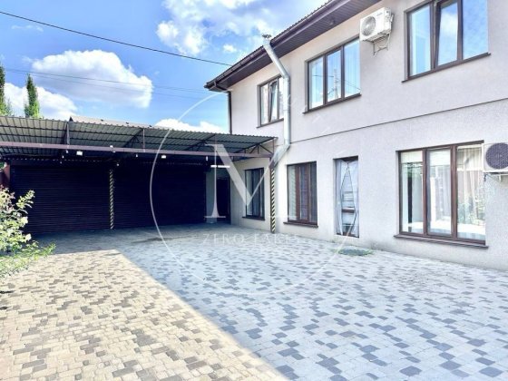 Продаж житлового будинку, 390 м², 7 сот., Солом’янський, вул. Клінічна Киев
