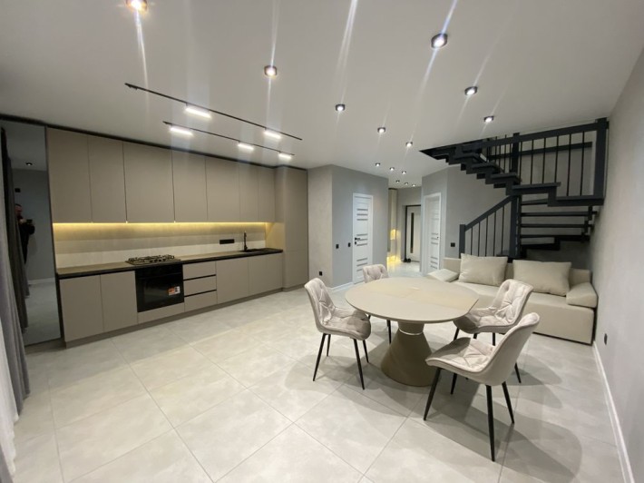 Таунхаус з ремонт 92м2 - фото 1