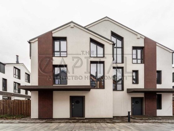 Продаж таунхаусу без ремонту 110м2 Жуляни вул. Смерекова 16-24 Киев