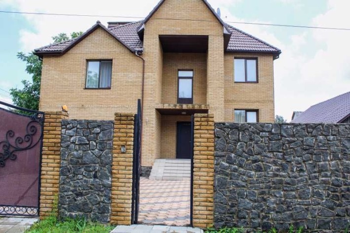 Будинок на Корбутівці в престижному районі над річкою - фото 1