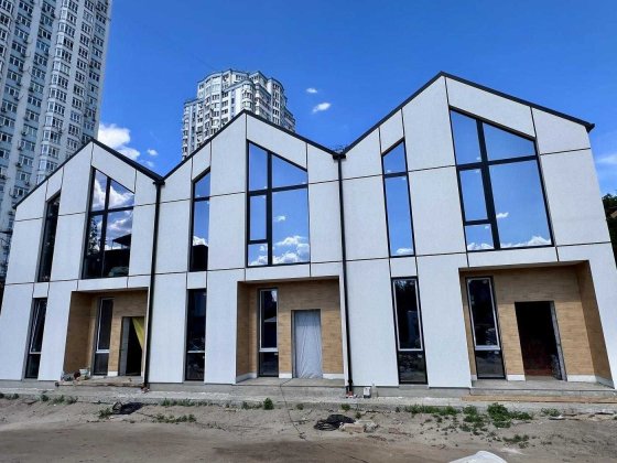 Таунхаус біля метро Осокорки, Новус, закрита територія містечка Київ