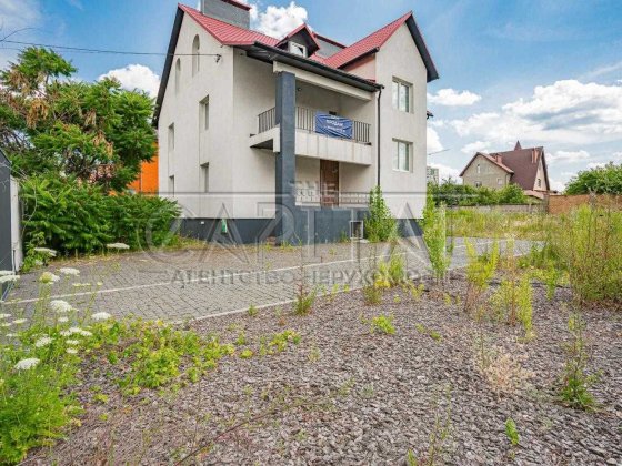 Будинок в Жулянах з ремонтом під бізнес або проживання , 450м2, 8соток Київ