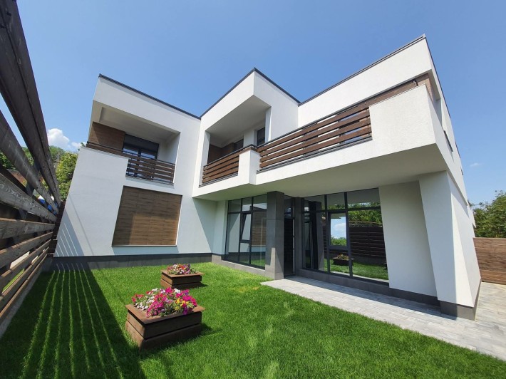 Продам 2 дома на Победе в стиле тауна - фото 1