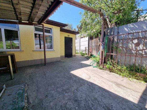 Продам частину будинку(квартира на землі) Нагорний р-н Днепр