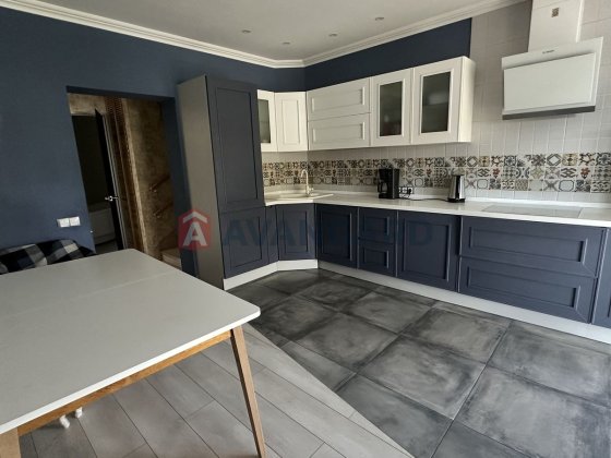 Будинок з повною автономністю та величезною териториєю Днепр