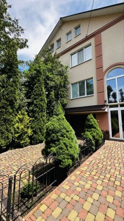 Продаж ! Будинок на Пятничанах з власною водоймою , банею та басейном - фото 1