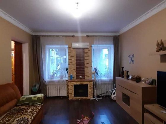 Пропонується до продажу ділянка і частина будинку в районі Дому Меблів Одеса