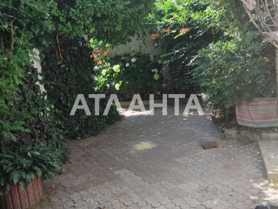 Продам два красивых дома  на одном участке с ландшафтным дизайном Одеса