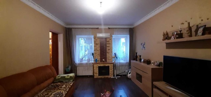 Пропонується до продажу ділянка і частина будинку в районі Дому Меблів - фото 1